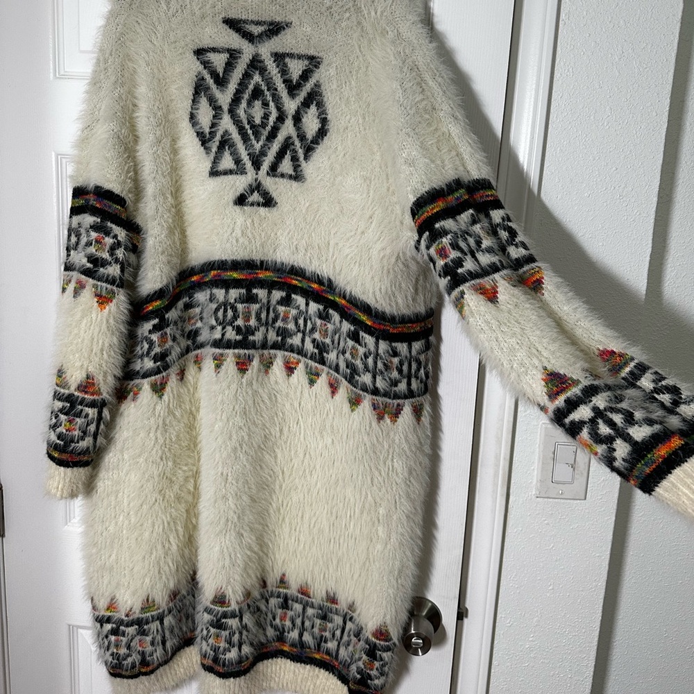 Elegant Patterned Long Cardigan - Picture 4 of 5